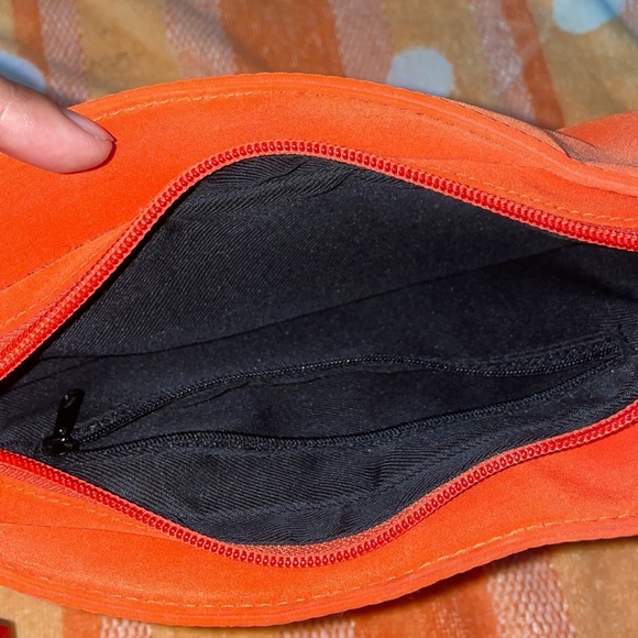 MAKE OFFERS Adjustable orange shoulder bag. - Picture 2 of 5
